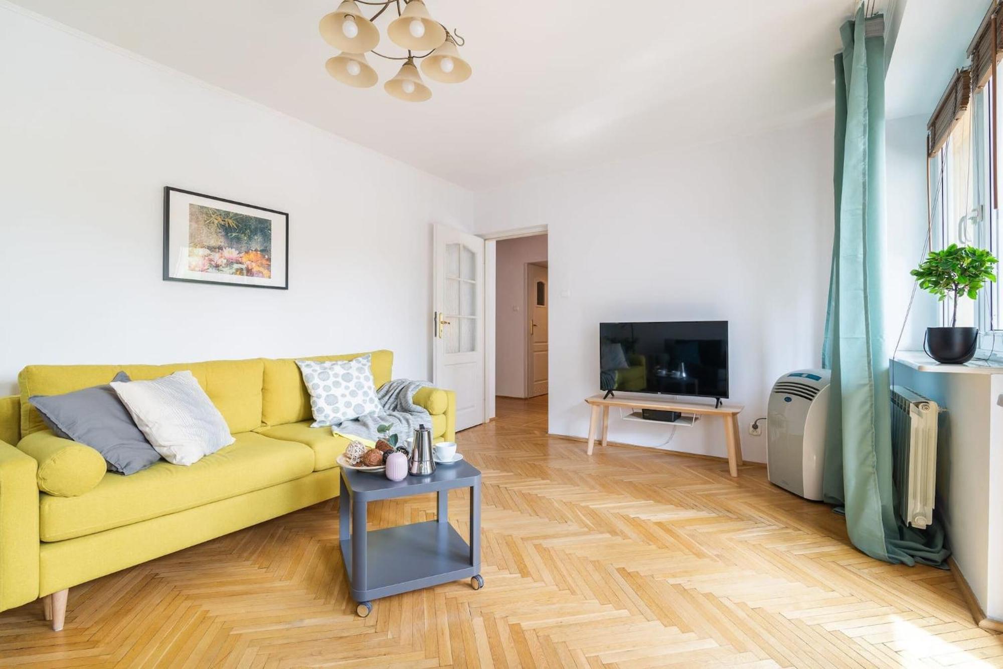 Smolna 8 - Warm With Balcony By Renters Butas *