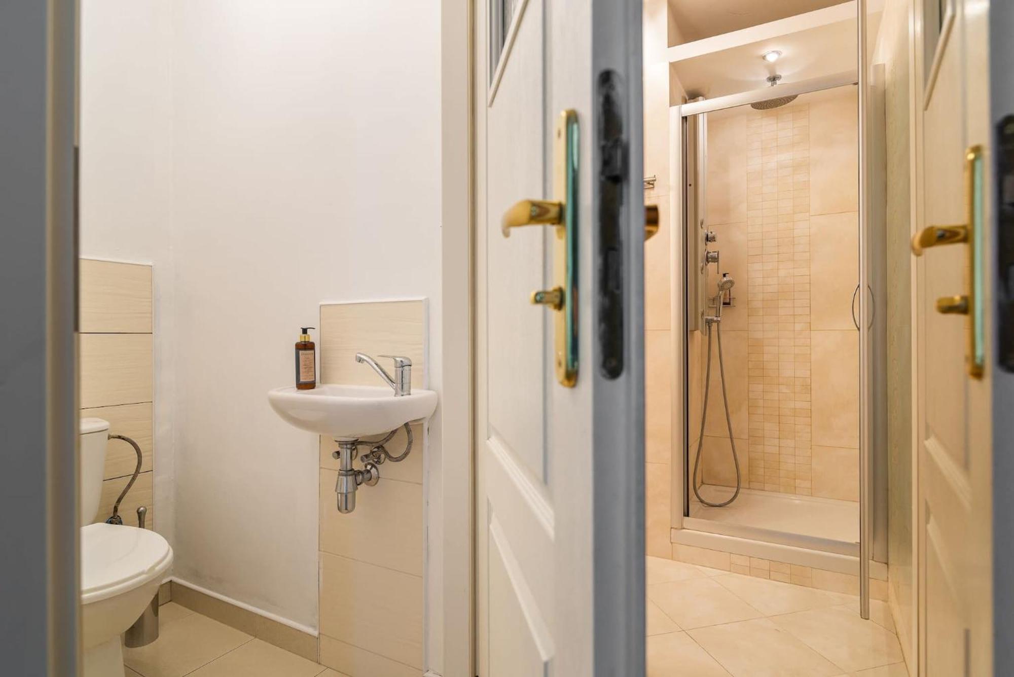 Butas Smolna 8 - Warm With Balcony By Renters Warsaw